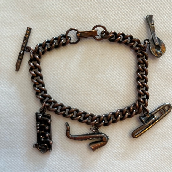 Vintage musical instruments charm bracelet. - Picture 6 of 16